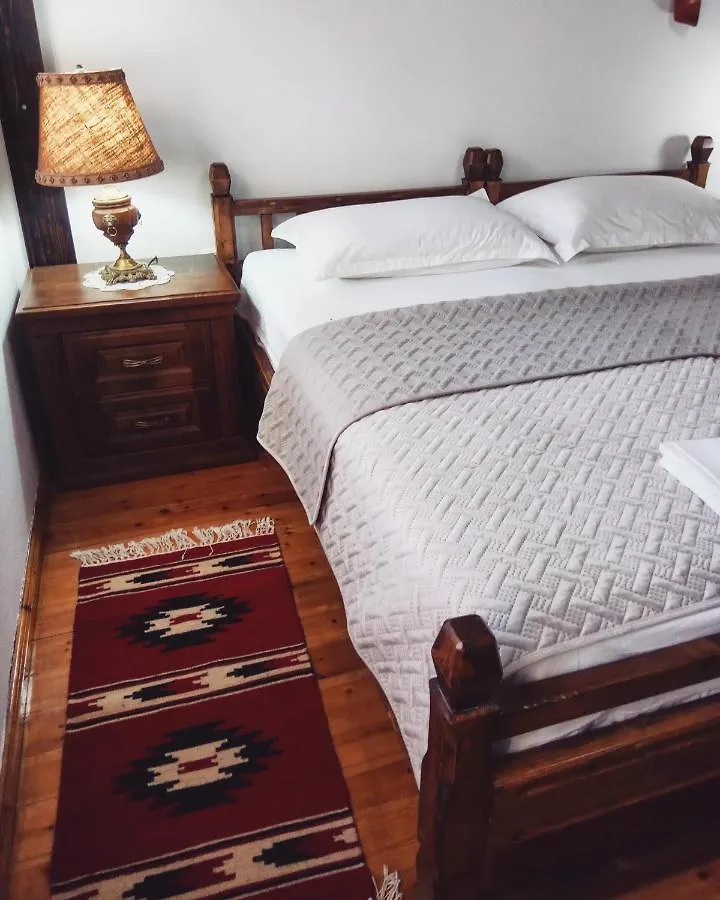 Timo'S Guest House Berat 0*,