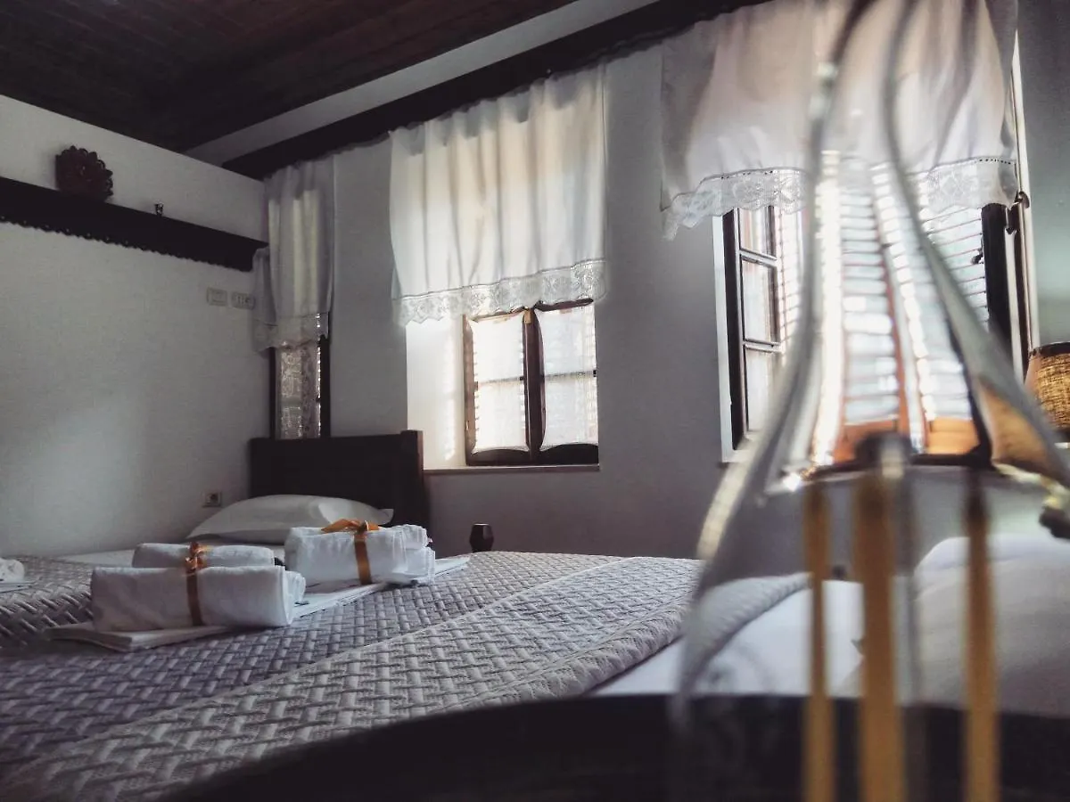 Timo'S Guest House Berat 0*,  Albania